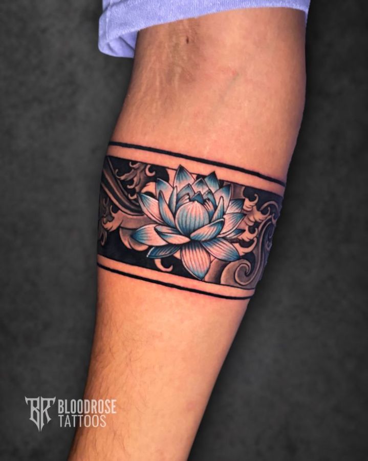 Blue lotus armband tattoo